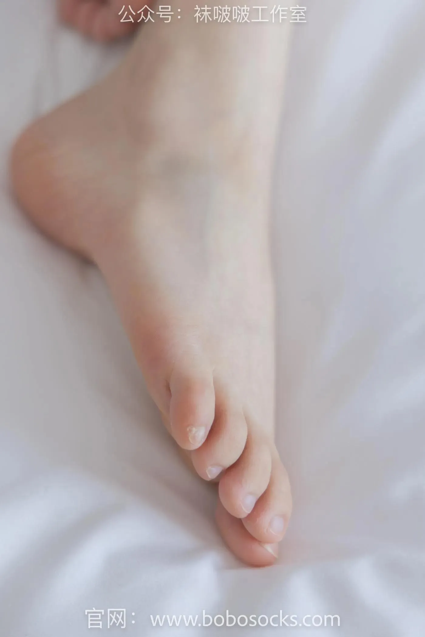 [BoBoSocks袜啵啵]NO.101 苏苏-板鞋、白棉袜、裸足 [140P]插图2